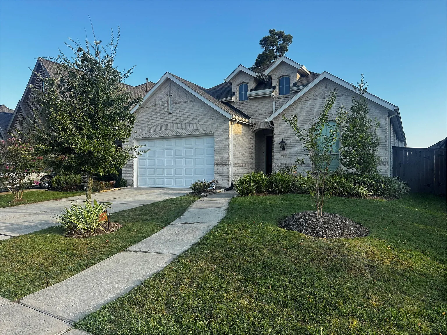 4 bed, 3.0 bath, 2357 sqft, $2,850 — Photo 1
