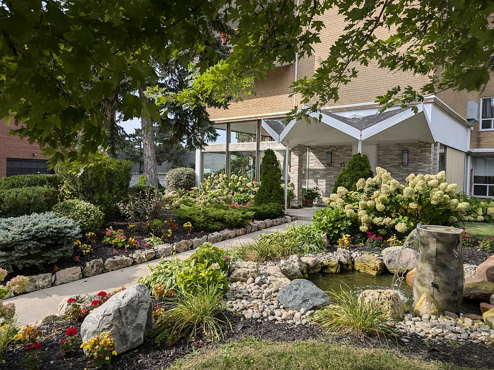 15 Bideford Ave #604