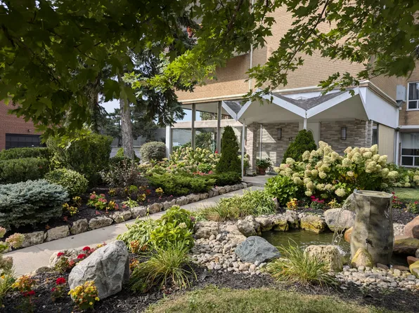 15 Bideford Ave #604, North York, ON M5M 4C2