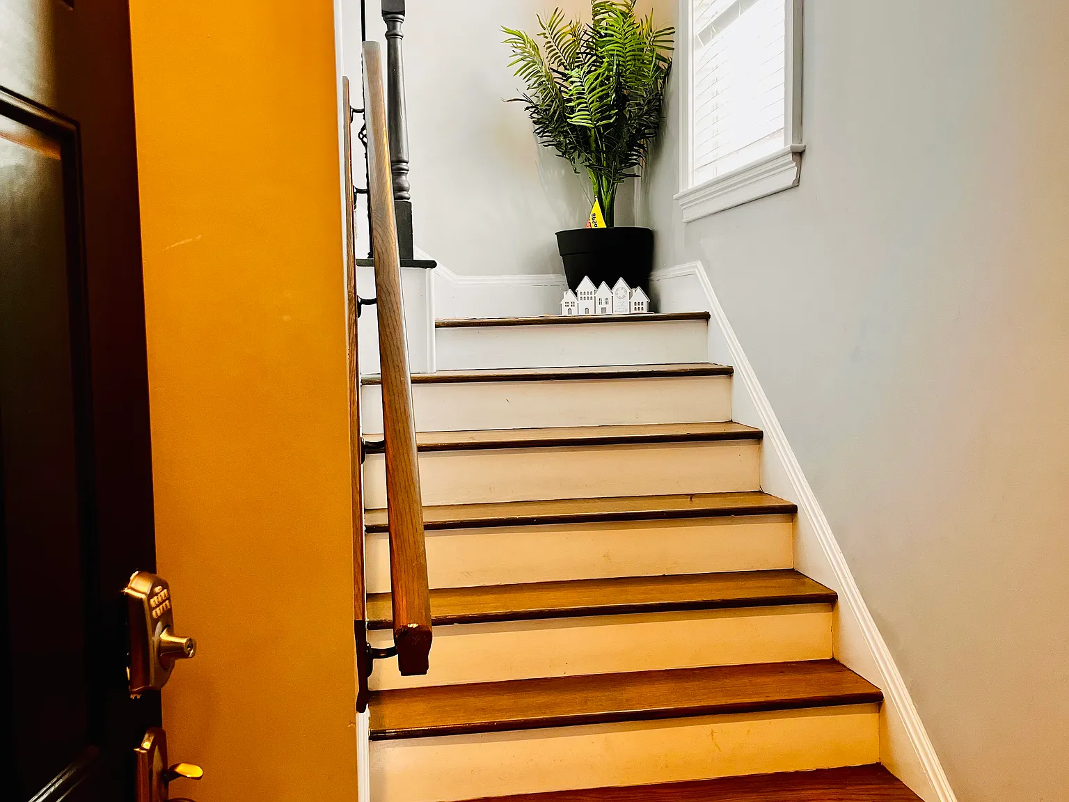 5 bed, 2300 sqft, $5,000 — Photo 3