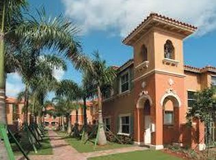 10596 SW 6th St, Pembroke Pines, FL 33025