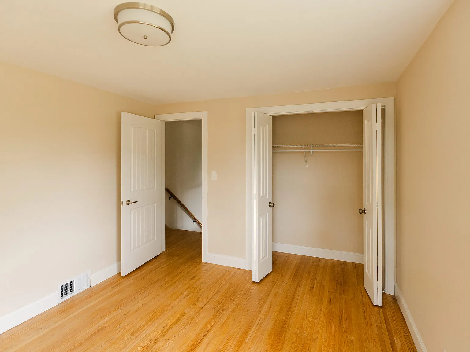 5 bed, 2450 sqft, $3,000 — Photo 3