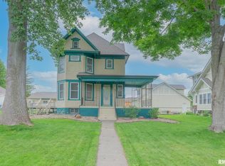 908 8th St, Durant, IA 52747