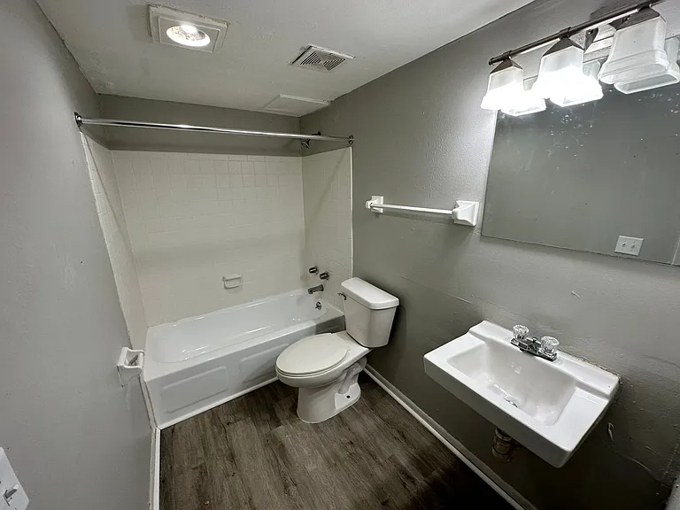 1305 - 1345 W Locust St. / 2866-2868 N 14th St. (50 Unit) — Photo 5