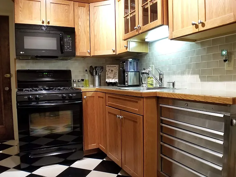 Mayflower Apartments — Photo 49