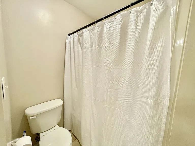 219 Bennington Dr — Photo 17