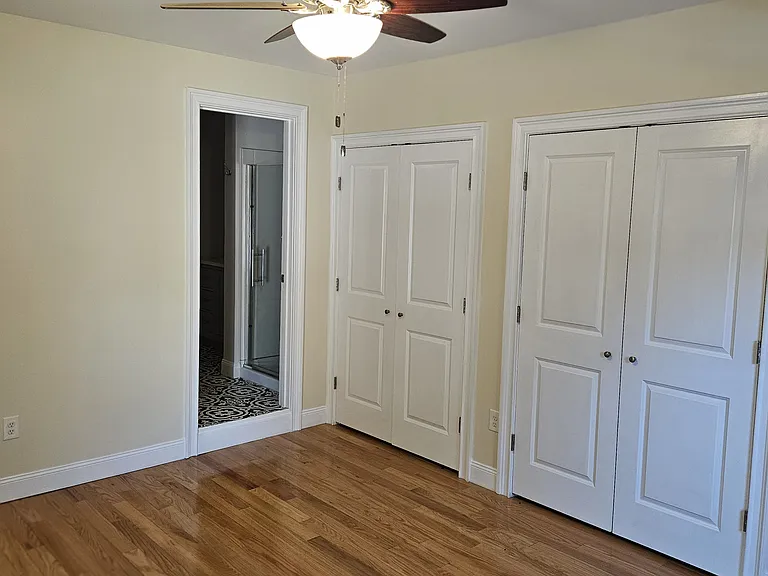 Main BR with en suite bath