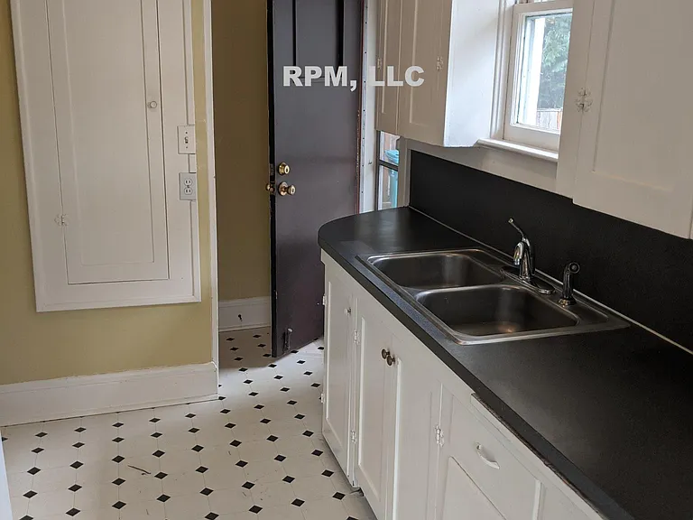230 NE 53rd Ave — Photo 8