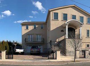 33 Parma Rd, Island Park, NY 11558