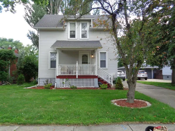 684 Riverbank St, Wyandotte, MI 48192