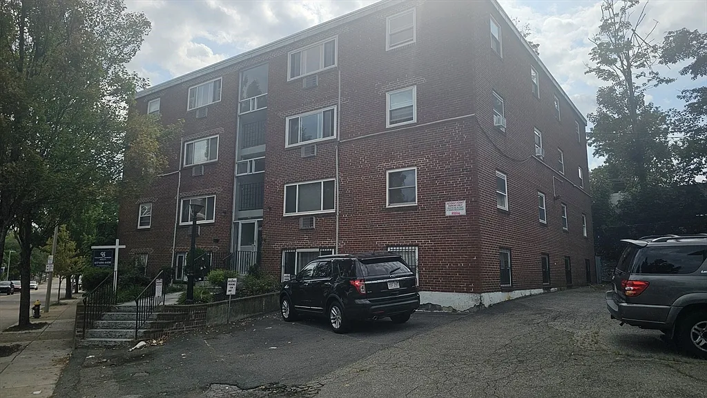 2 bed, 1.0 bath, 720 sqft, $2,500 — Photo 1
