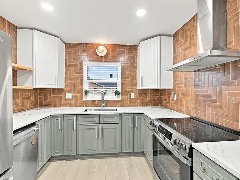 1161 Howard St — Photo 16