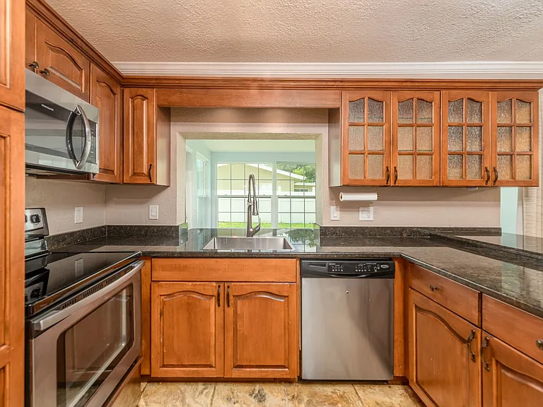1661 Algonquin Dr — Photo 8