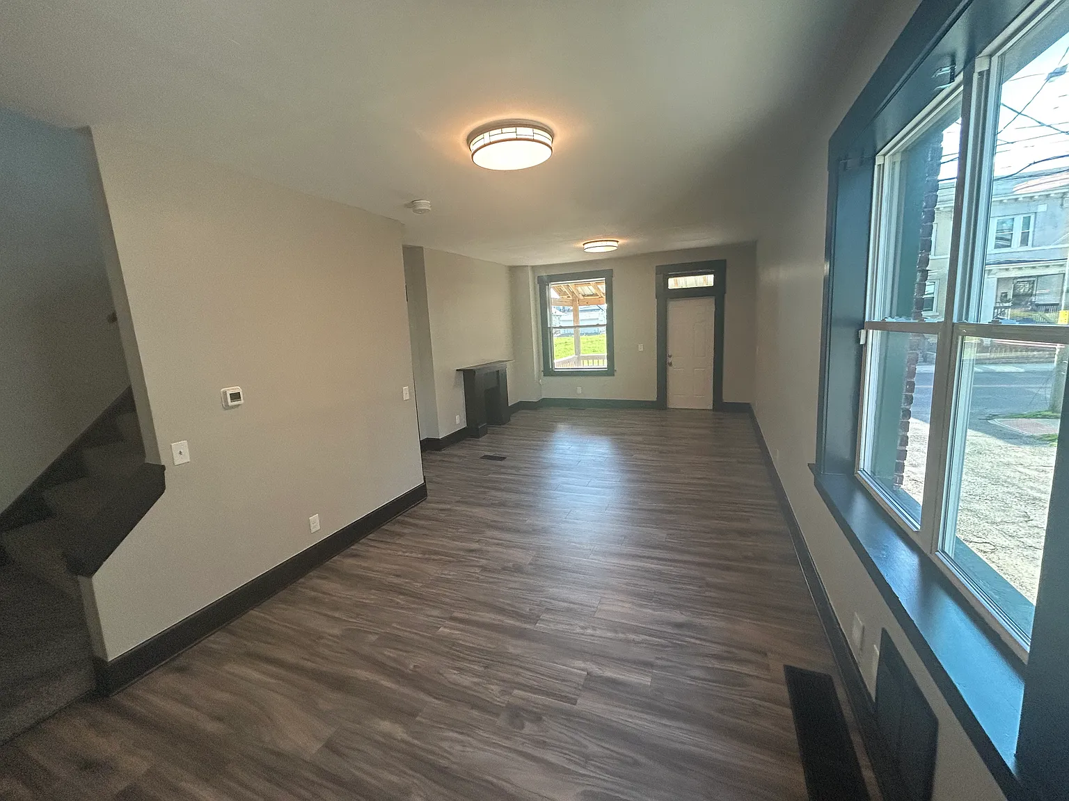 4 bed, 2200 sqft, $1,800 — Photo 2