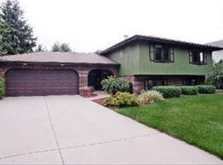 1540 Stoddard Ave, Wheaton, IL 60187