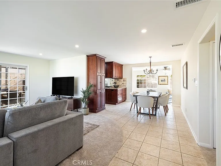 2206 Stinson St — Photo 2