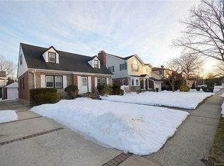50 Aberdeen Rd, New Hyde Park, NY 11040