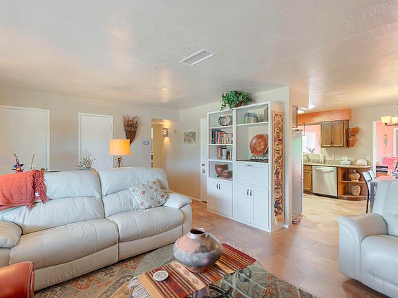 2nd image of 251 E La Espina