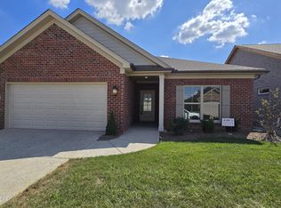 8223 Cedar Crest Ln, Louisville, KY 40291