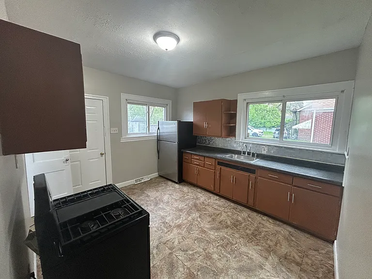 3661 Connecticut St — Photo 5