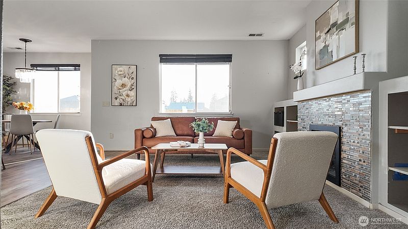 4th image of 20523 5th Avenue Ct E