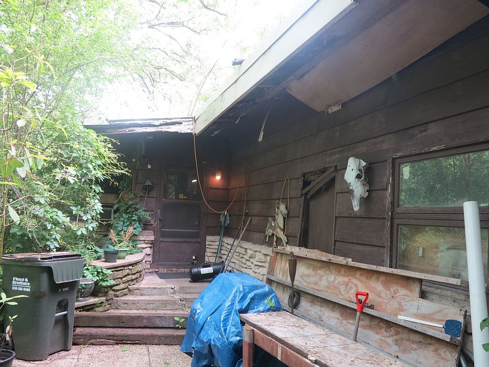 2nd image of 9798 N Oak Ln