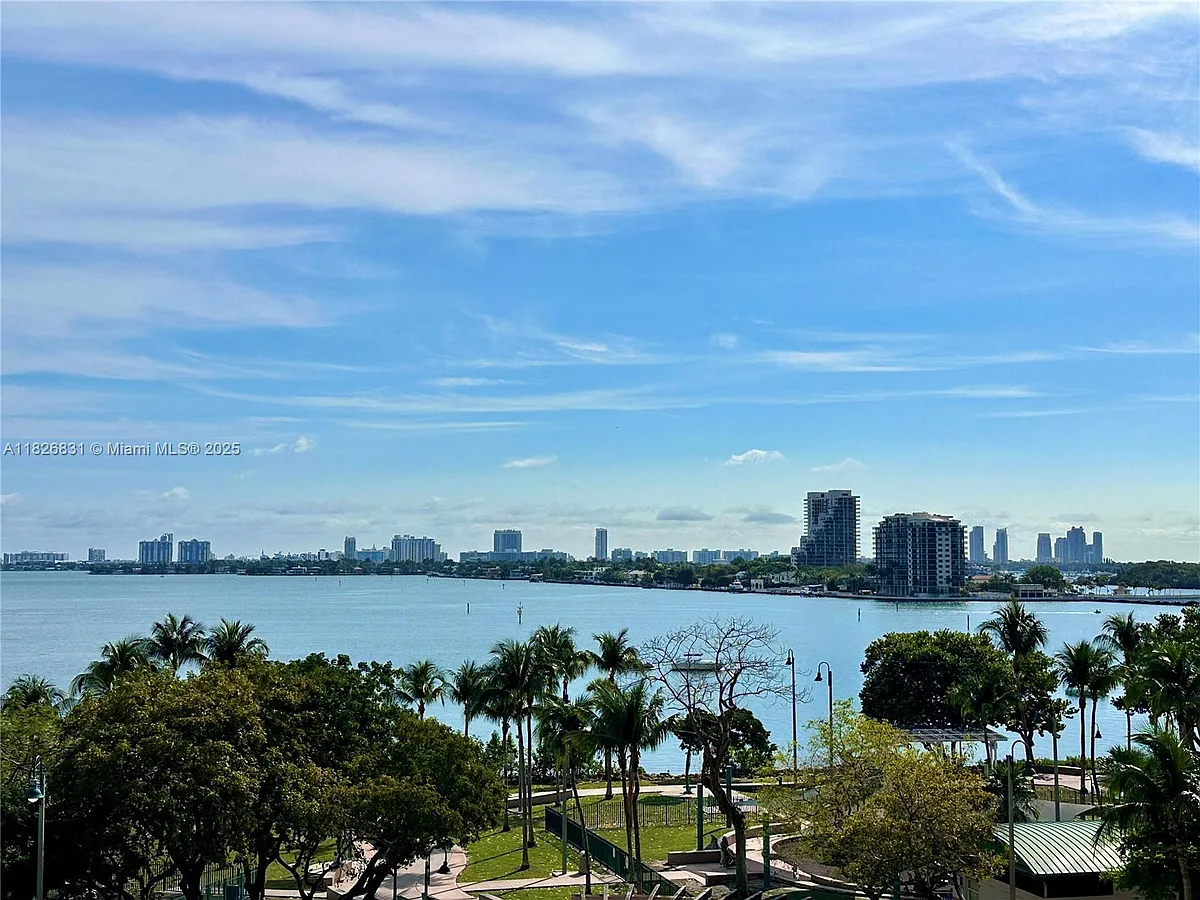 Building Photo - 1800 N Bayshore Dr #511