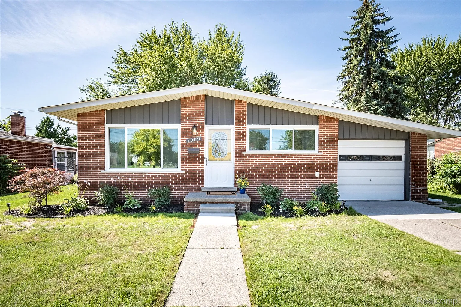 30711 Lonnie Blvd photo 1