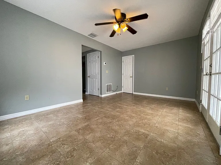 714 E Harwood St — Photo 34