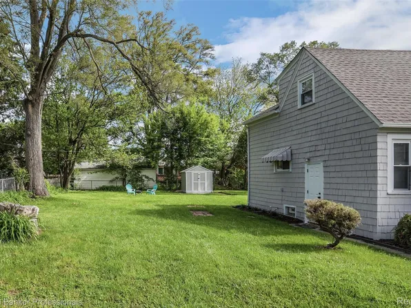 7273 Lozier Ave, Warren, MI 48091