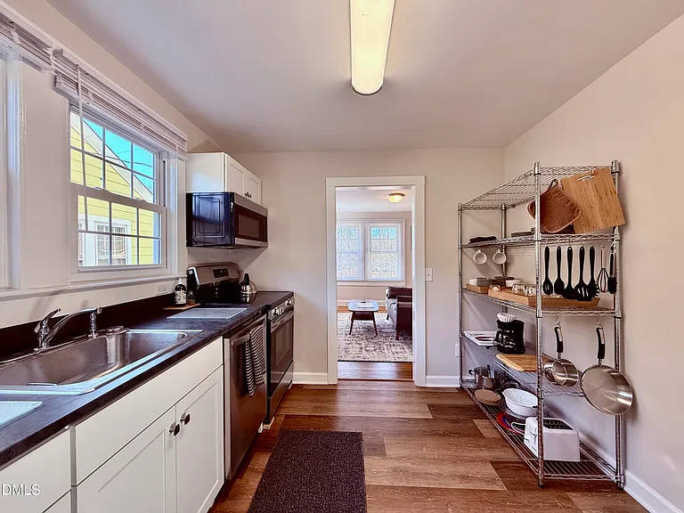 1102 N Buchanan Blvd #B — Photo 16