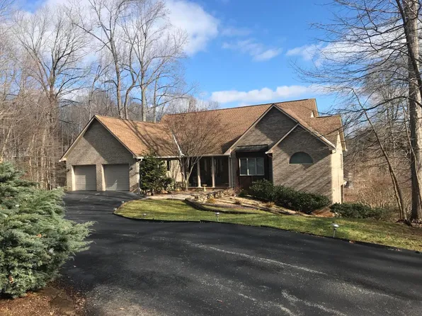 Leeward Dr, Moneta, VA 24121