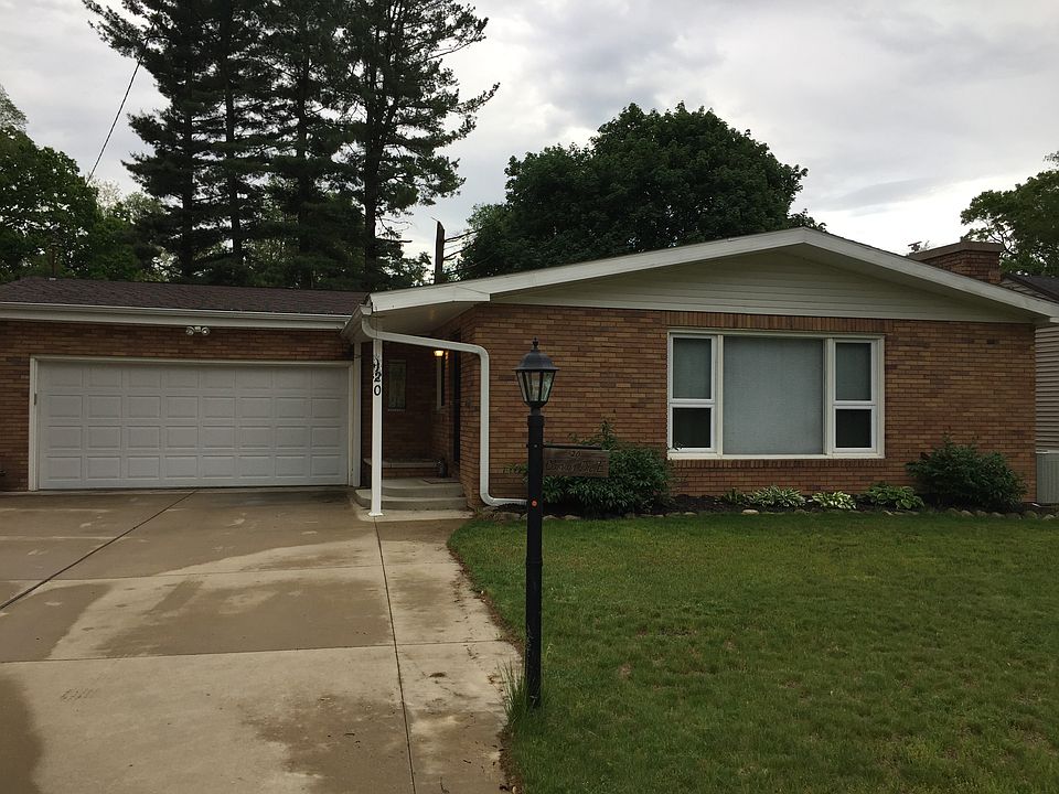 1st image of 20 Clinton Dr E