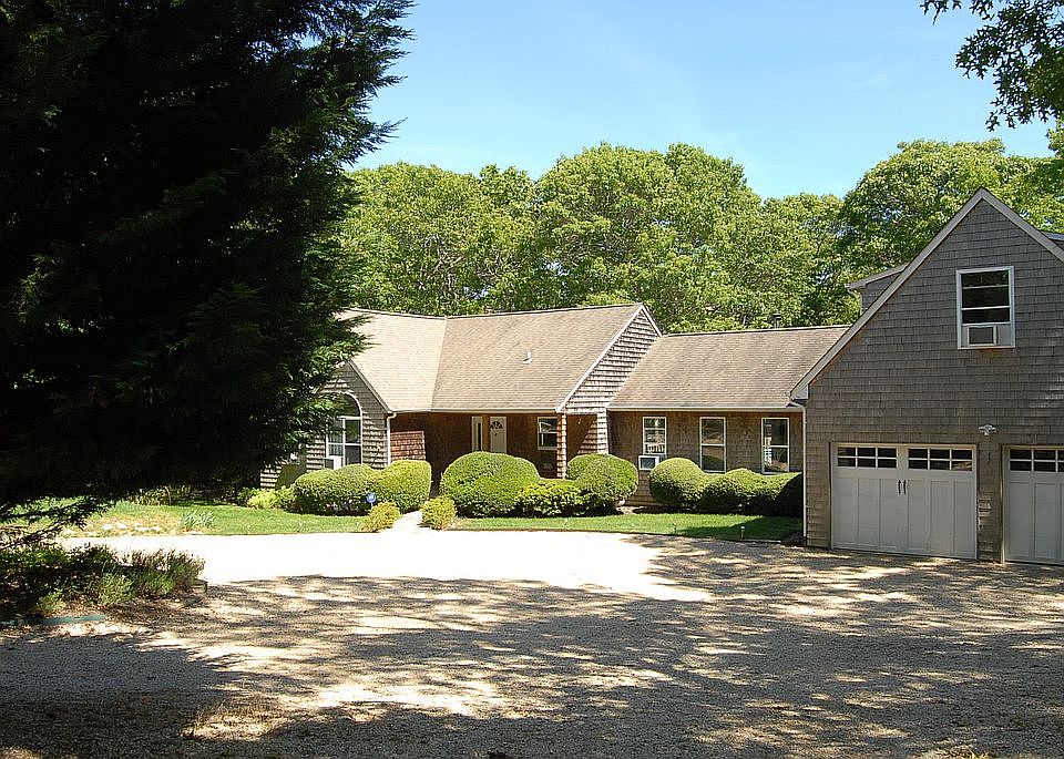 1st image of 4 Winterberry Ln