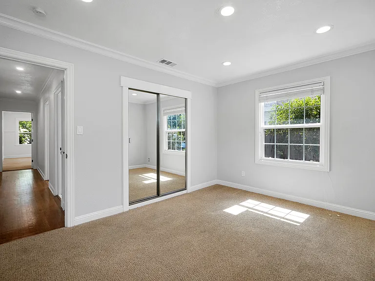 2249 Whyte Park Ave — Photo 17