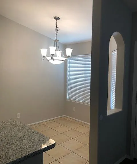 960 E Mountain View Rd — Photo 5