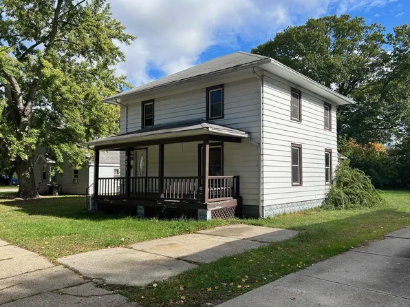 921 N 3rd St, Niles, MI 49120