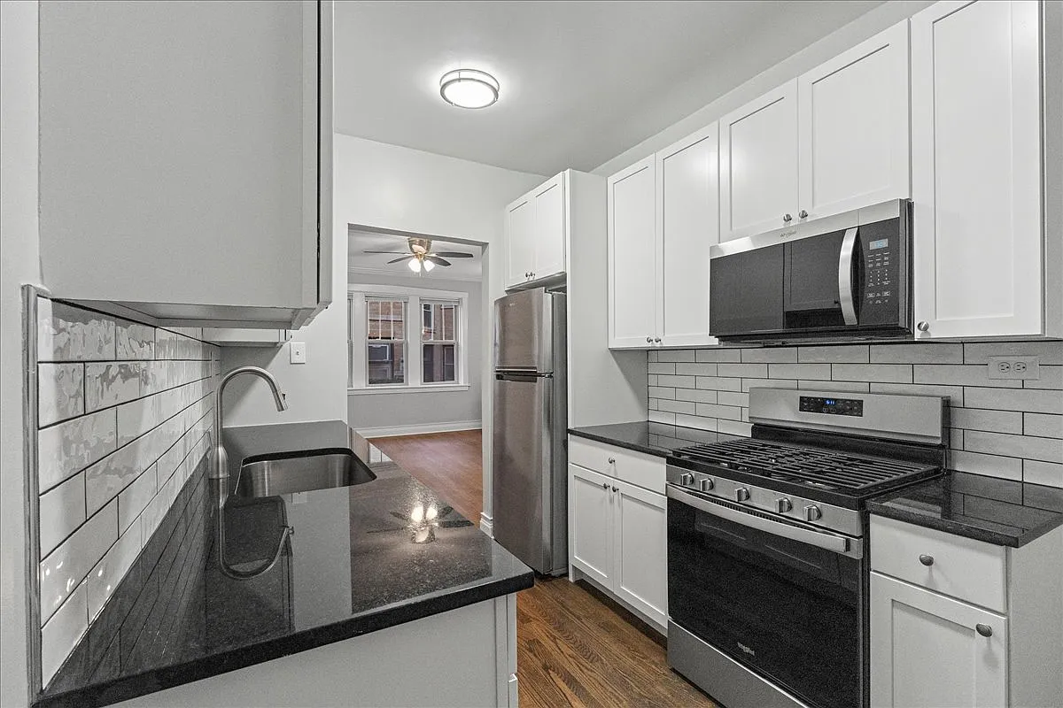 1 bed, 1.0 bath, $2,400 — Photo 3