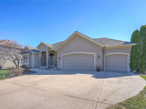 9915 Woodstock St, Lenexa, KS 66220