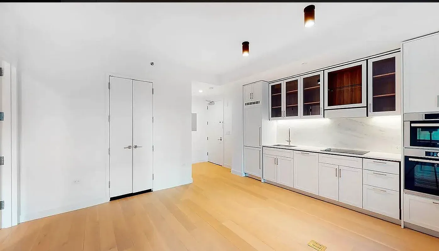 115 East 55th Street — Photo 1