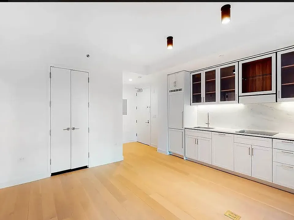 115 E 55th St #8C
