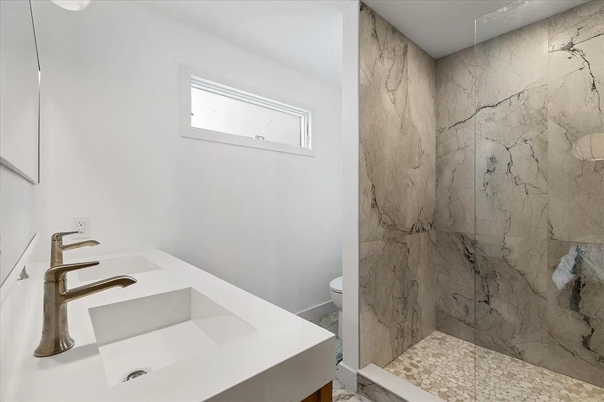 4 bed, 2500 sqft, $12,000 — Photo 4
