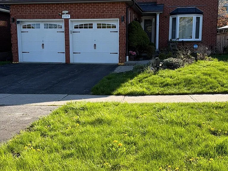 209 Bassett Blvd — Photo 1