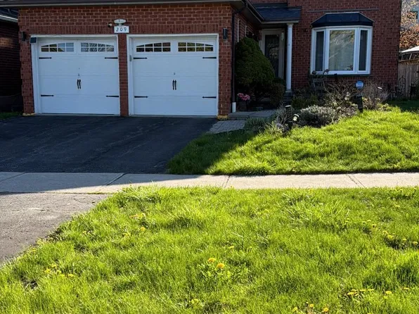 209 Bassett Blvd, Whitby, ON L1R 1S4