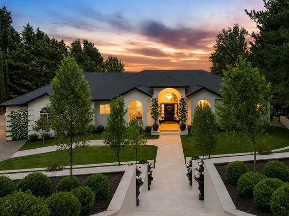 1553 Devonshire Pl, Medford, OR 97504