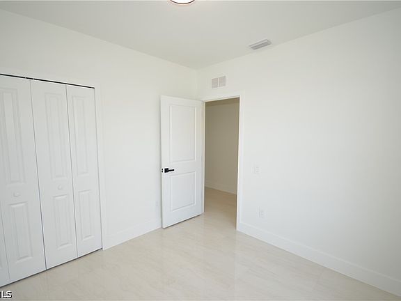 5th image of 3121 Thomas St