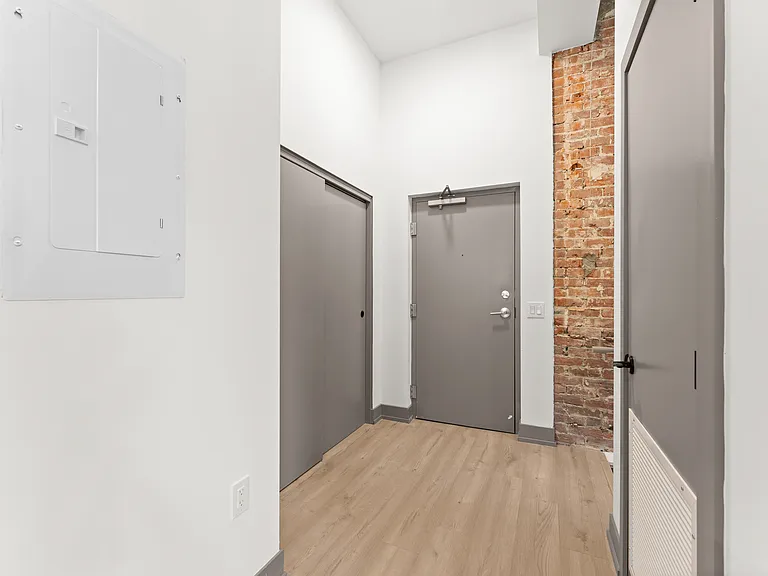 47 Wellington St — Photo 31