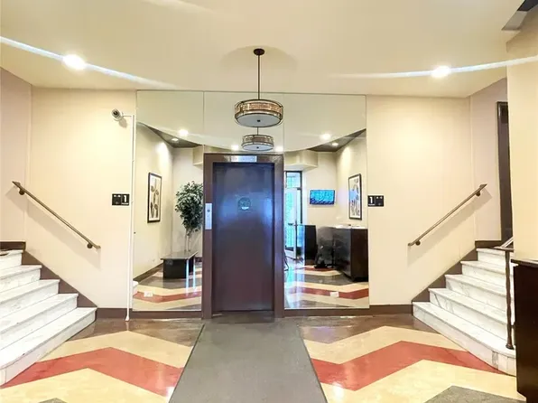 84-31 Van Wyck Expressway image 1 of 1