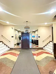 84-31 Van Wyck Expressway