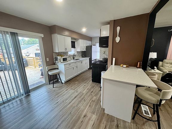 4th image of 18269 Burnham Ave
